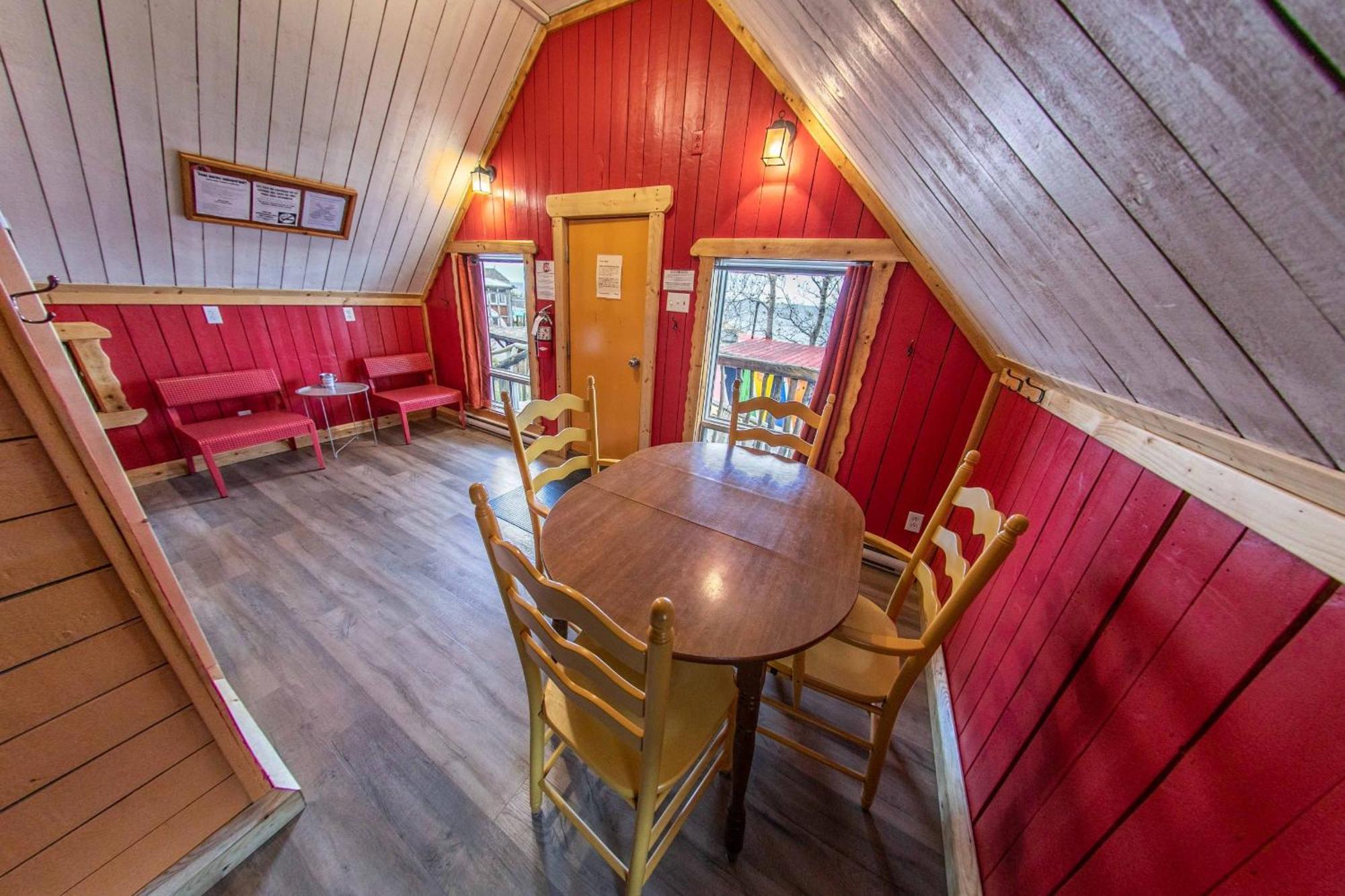 Auberge Festive Sea Shack Sainte Anne-des-Chênes المظهر الخارجي الصورة