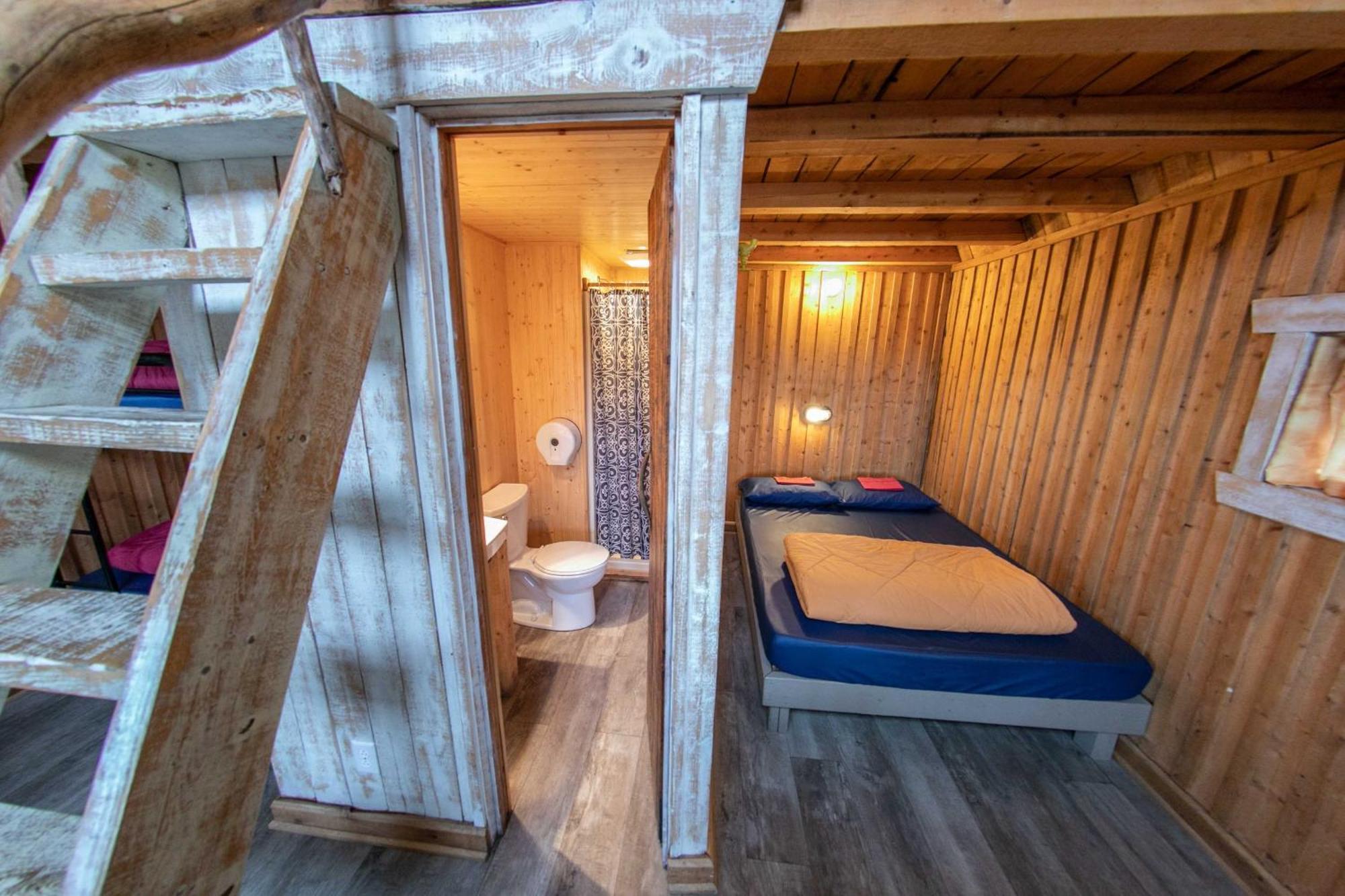 Auberge Festive Sea Shack Sainte Anne-des-Chênes المظهر الخارجي الصورة
