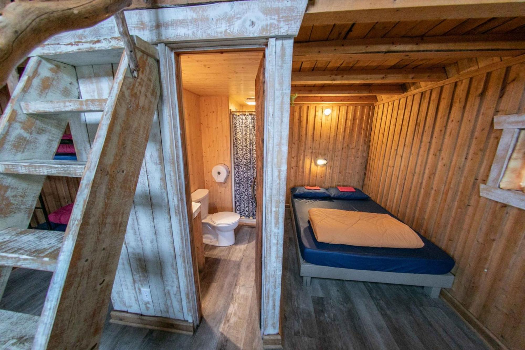 Auberge Festive Sea Shack Sainte Anne-des-Chênes المظهر الخارجي الصورة